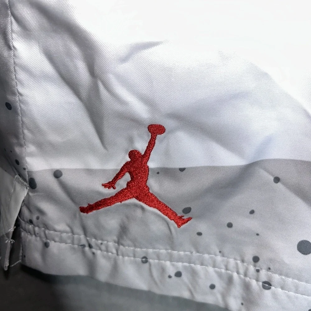 Jordan Mens Essentials 5